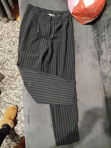 H&M DIVIDED ženske pantalone na pruge - Model: klasične ravne