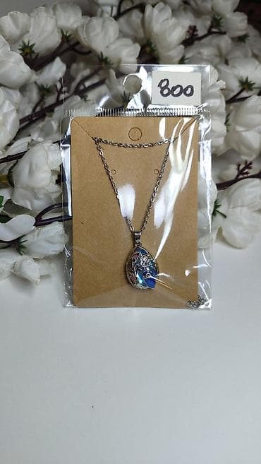 nike dunk cena: Ogrlica sa medaljonom – srebrnasti lančić i privjesak u obliku suze sa — 6