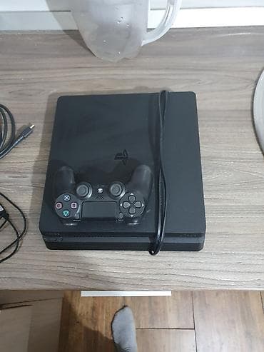 Ps4 u super stanju.Sa jednim dzojstikom.Cipovana na 500gb hard diska — 6