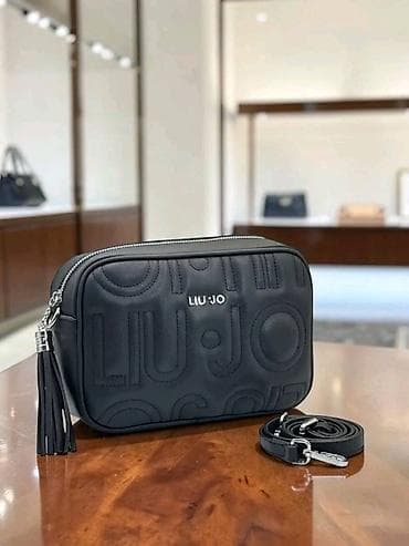 liu jo crna torba: Liu Jo crossbody torba – model sa reljefnim monogramom - Kompaktna — 5
