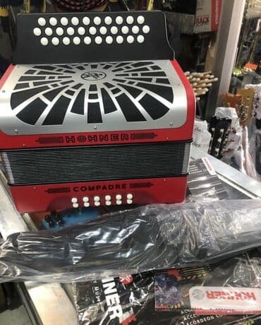 orphan the first kill sa prevodom: Hohner Compadre harmonika, dostupna u raznim bojama, uključujući — 4