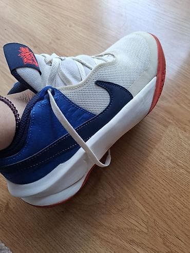 cebici za decu: Patike za decu sa prepoznatljivim Nike dizajnom. Izrađene su od — 1