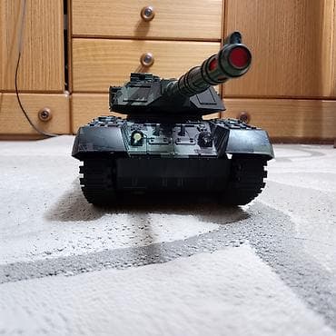 fisher price kocke: Nov RC tenk. Može da se kreće napred, nazad, levo. desno, da mu se — 6