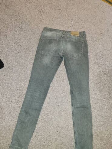 push up pantalone: Zara sive farmerke. Veličina S. Imaju elastina,skinny model. Na boku — 1