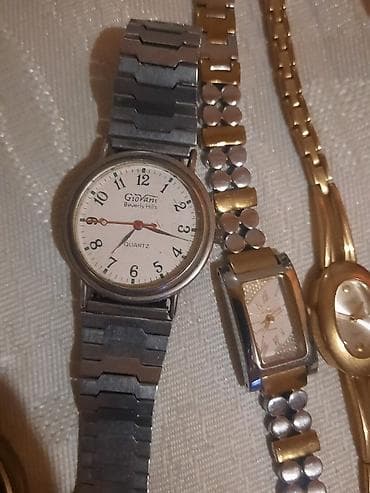 Kolekcija ručnih satova – više komada, razni brendovi i stilovi