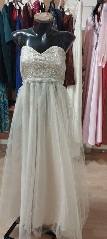 Venčanice: Bela balska venčanica sa raskošnom suknjom i bogatim ručnim ukrasima — 6