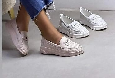 zenske cipele imac: Ženske mokasine sa perforacijama i metalnom kopčom - Elegantne — 1