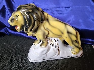 vt401 k: Figura lava,jugoporcelan Titov Veles iz 70ih.god. Porcelanska — 10