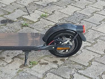 polovni bicikli za decu: Prodajem Xiaomi električni trotinet 4, prve generacije. Trotinet je — 5