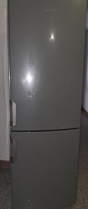 frižider za piće: Gorenje kombinovani frižider sa zamrzivačem dole, srebrne boje. - — 5