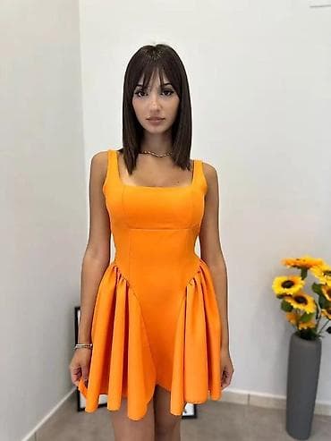 mini melissa: Mini haljina sa kvadratnim izrezom i širokim bretelama. Struk je lepo — 6