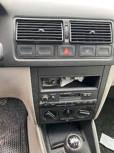 GOLF 4 1.9 SDI RUCICA MENJACA ZA VOLKSWAGEN GOLF 4 | Golf 4 SDI na lalafo.rs GOLF 4 1.9 SDI RUCICA MENJACA ZA VOLKSWAGEN GOLF 4 | Golf 4 SDI