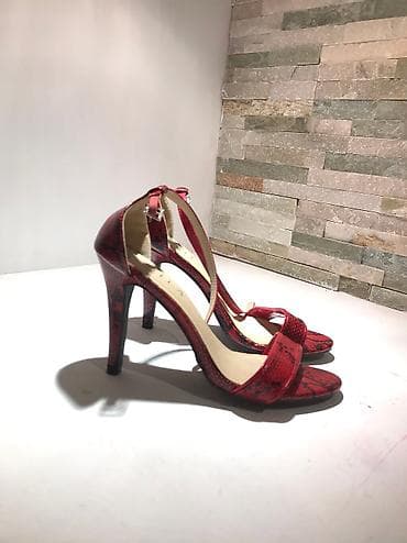 Sweatpants: Sandals, 37 — 2