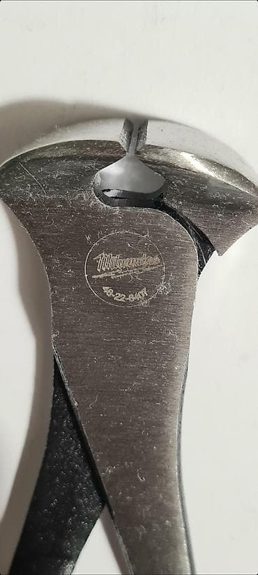 Agregati: Milwaukee 7" (180mm) klešta za sečenje (model 48-22-6407). - — 2