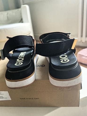calvin klein cipele zenske: Calvin Klein tasna, nosena malo, u savrsenom stanju, ima dzep i dve — 3