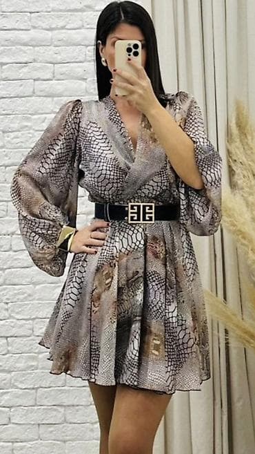 Kratka haljina sa animal printom (efekat zmijske kože) i preklopnim na lalafo.rs Kratka haljina sa animal printom (efekat zmijske kože) i preklopnim