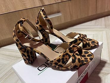 Sandale, broj 39.

Opposite - jednom nošene