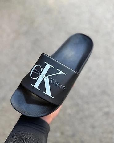 sandale sa visokom petom: Muške klompe/papuce – brendirani modeli - Klasičan “slide” dizajn sa — 6