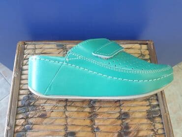 crocs zenske klompe: Kozne anatomske klompe 
Cena 3950 din 36-41 — 18