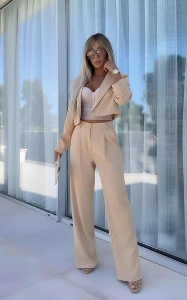 Suits: Komplet 
3400 din
ij — 8