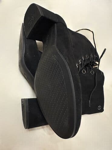 new yorker sortsevi: High boots, Tamaris, 38 — 9