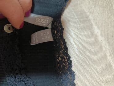 crveni sako i pantalone: Majica s — 3