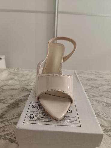 gerry weber nova kolekcija: NOVO. Elegantne ženske sandale na štiklu u nude/bež nijansi. Model je — 2