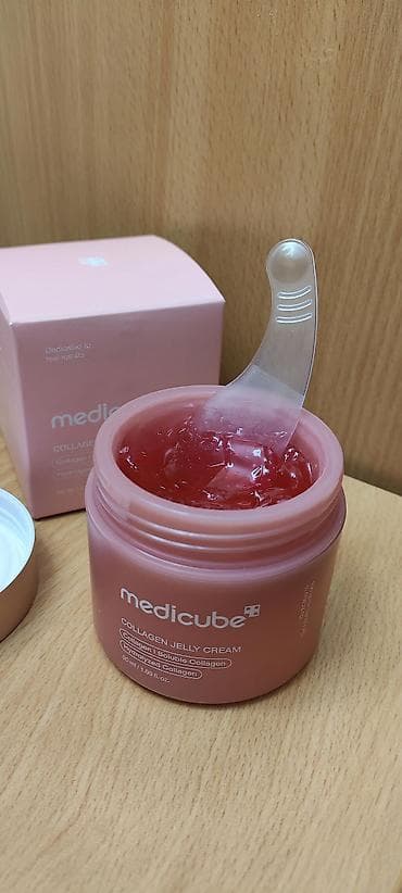Prodajem Medicube Collagen Jelly Cream (50ml) korišćena samo 2–3 puta