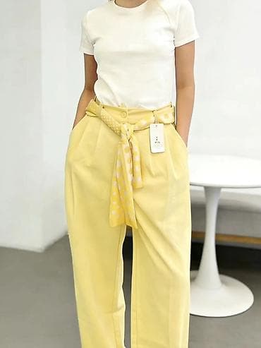 Ženske pantalone sa širokim krojem i visokim strukom, sa plisiranim