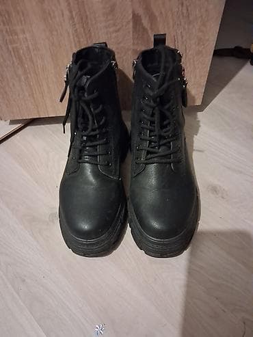 crne kozne cizme: Kao nove, dva puta nosene crne ženske gležnjače sa debljim đonom i — 4