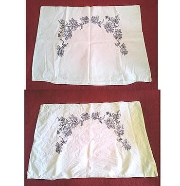 Ručni rad jastučnice Dve jastučnice ručni rad. Bele sa plavim