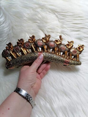 Feng Šui figura slonovi
Cena: 2100din