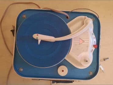 bas pojacala: Retro,stari mali gramofon u koferu. Simpatican mali gramofon,vise kao — 3
