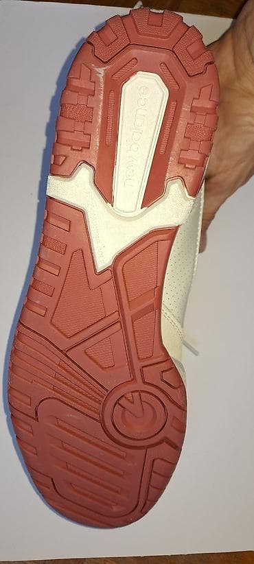 yeezy patike roze: Prodajem New Balance 550 patike, kozne, bele sa crvenim, br 42 — 4