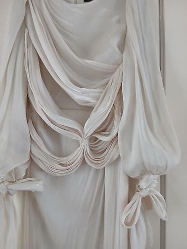 duga 9: Elegantna duga haljina u boji šampanjca/ivori, brenda DMN. - — 2