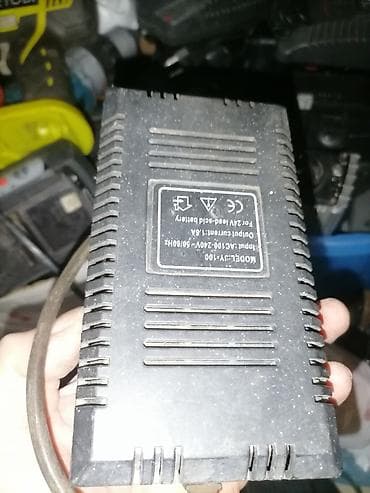 Daske za peglanje: Punjač za olovne akumulatore 24 V - Model: JY-1100 (označeno na — 2