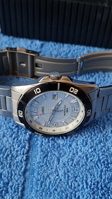 pilotski sat: Casio muški analogni ručni sat - Model iz serije Casual/Sports sa — 9