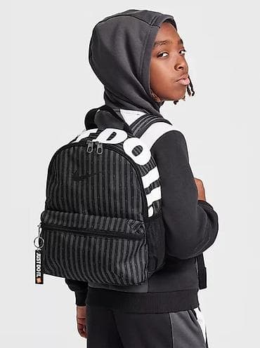ski kaciga za decu: NIKE Brasilia JDI Mini Backpack NOVO FZ — 4