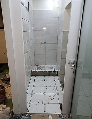 Reklamiranje, štampanje: Postavljanje svih vrsta pločica na zid i na pod. Cena usluge za — 8