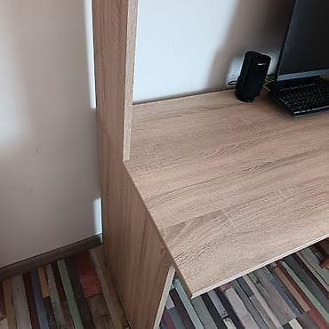 Komode: Radni sto, radjen po meri. Veoma malo koriscen. Fenomenalan, da dosta — 4