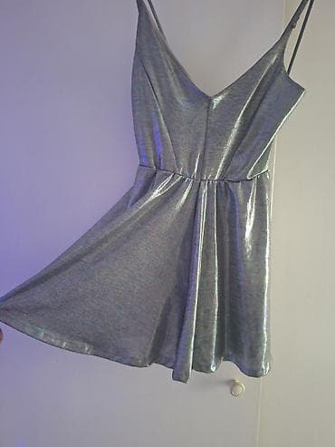 Srebrn kombinezon na bretele, mini dužine, sa A-krojem. - Materijal — 1