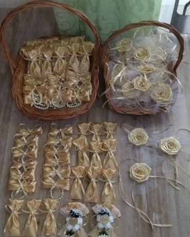 mokasine novi sad: Kicanke sa bisernom narukvicom 60,reveti 25,za glavne goste 2000 — 2