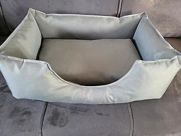 Krevet za kućne ljubimce (psi/mačke) sa spuštenim prednjim ulazom. -