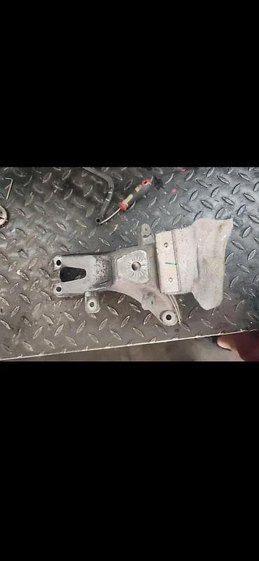 cena automobila: AUDI A6 A7 NOSAC MOTORA STOPA 4G0199308E | Audi vw delovi zemun — 1