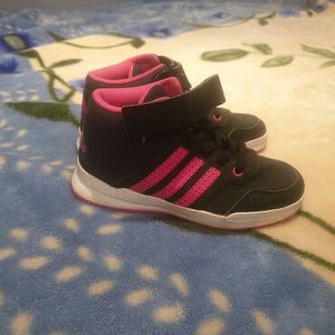 Patike: Adidas patike velicina 32 skoro nove — 2