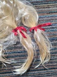 max naocare za sunce: Prodajem svetloplavu perikudugačkusa crvenim mašnicama . Nema — 4