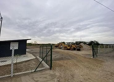 Donji delovi trenerke: Izdaje se ograđen industrijski plac sa magacinskim/servisnim objektom — 2