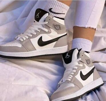replay is more patike: Jordan air 1 duboke jordanke

Novo
Brojevi 36 do 40 — 1