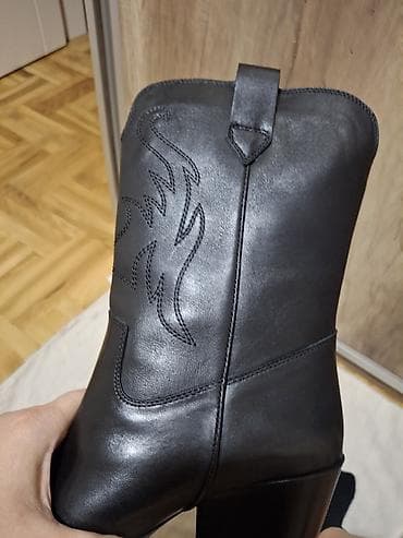 papuce sa vazdusnim djonom: Kožne kaubojke – crne - Model: ženske kaubojke sa špicastim vrhom - — 1