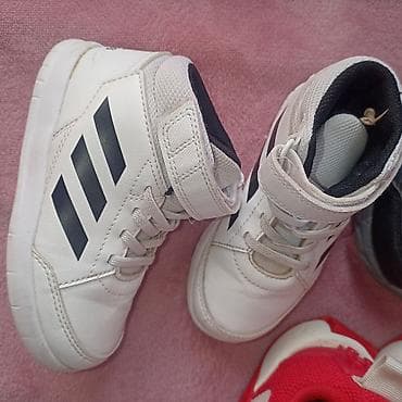 Dečje visoke patike Adidas, bele boje sa crnim prugama. - Model sa